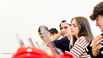 法国里昂商学院 - emlyon business school国际工商管理学士 