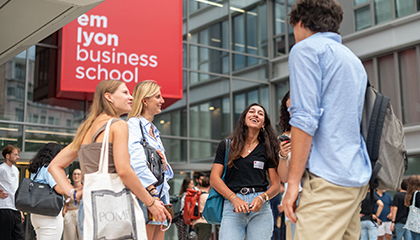 法国里昂商学院 - emlyon business school金融与商务绩效硕士