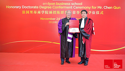 法国里昂商学院授予上海市副市长陈群荣誉博士学位